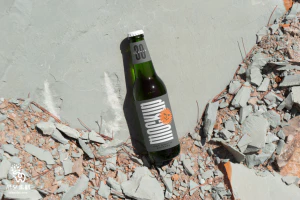 汽水饮料饮品啤酒透明玻璃瓶VI包装效果展示PSD贴图样机设计素材【022】